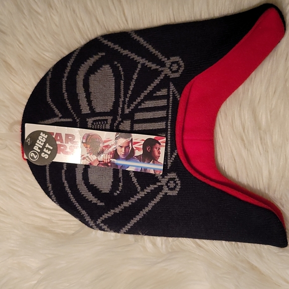 Star Wars Other - Boys Winter Hat and Mittens Set